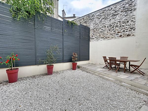 ANGERS GARE - MAISON 4 CHAMBRES AVEC GARAGE CAVE ET COUR Angers