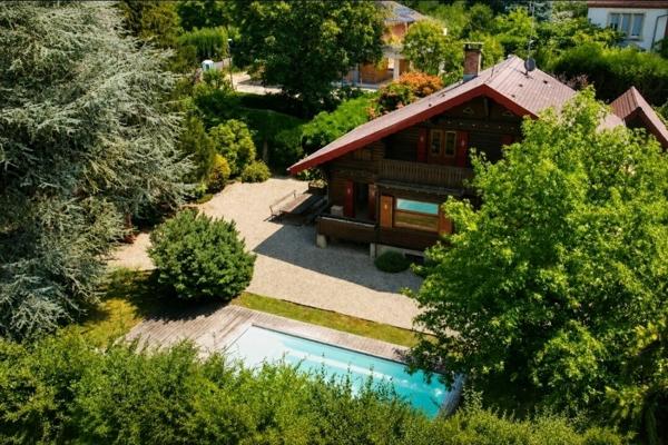 Mulhouse Rebberg Chalet de caractère, piscine et écrin de verdure