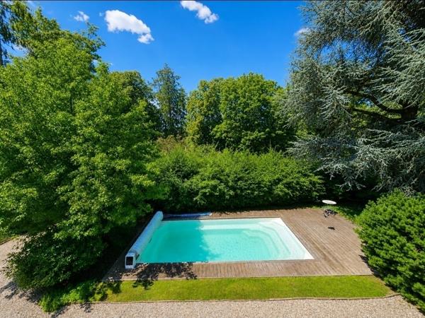 Mulhouse Rebberg Chalet de caractère, piscine et écrin de verdure