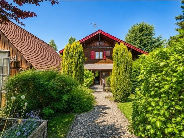 Mulhouse Rebberg Chalet de caractère, piscine et écrin de verdure