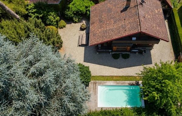 Mulhouse Rebberg Chalet de caractère, piscine et écrin de verdure