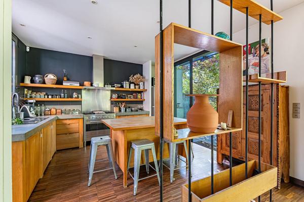 Maison de famille réinventée et son jardin secret dans le très prisé quartier Brancas