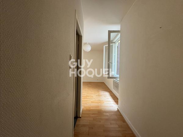 Appartement T 2 de 40 m2 sur cours - terrasse 4.5 M2 - double expo S/O au calme