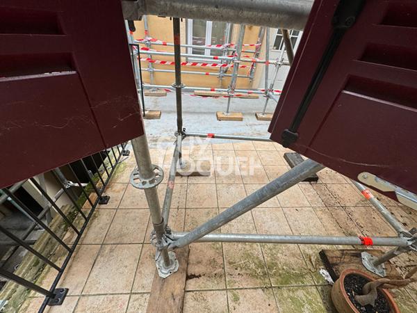 Appartement T 2 de 40 m2 sur cours - terrasse 4.5 M2 - double expo S/O au calme