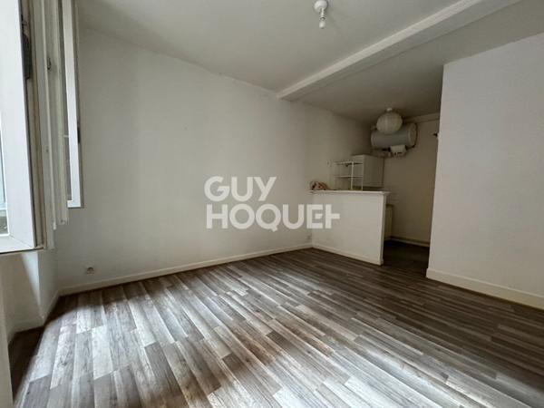 Appartement T 2 de 40 m2 sur cours - terrasse 4.5 M2 - double expo S/O au calme