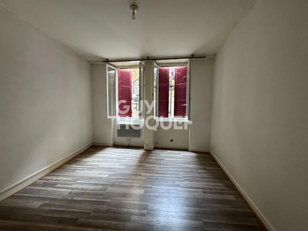 Appartement T 2 de 40 m2 sur cours - terrasse 4.5 M2 - double expo S/O au calme