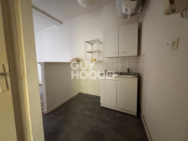 Appartement T 2 de 40 m2 sur cours - terrasse 4.5 M2 - double expo S/O au calme