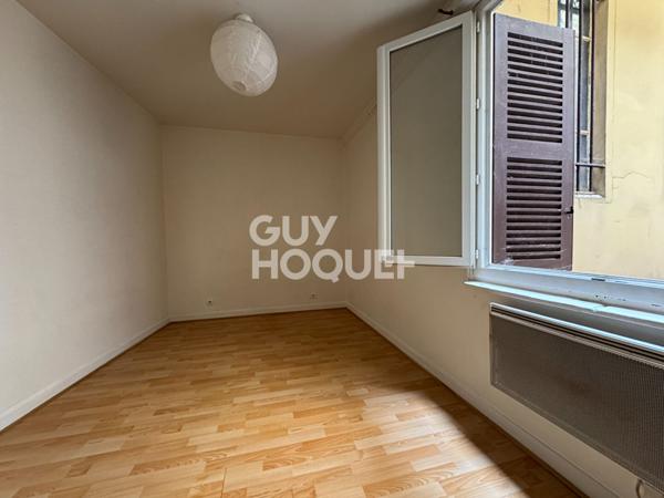 Appartement T 2 de 40 m2 sur cours - terrasse 4.5 M2 - double expo S/O au calme