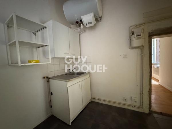 Appartement T 2 de 40 m2 sur cours - terrasse 4.5 M2 - double expo S/O au calme