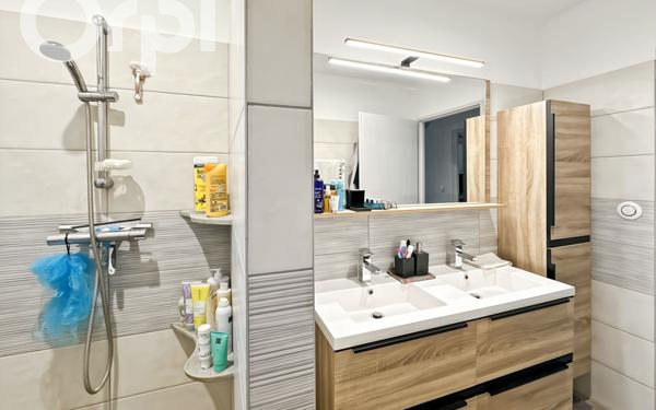 Maison à vendre    3 pièces • 67 m2 Rocher