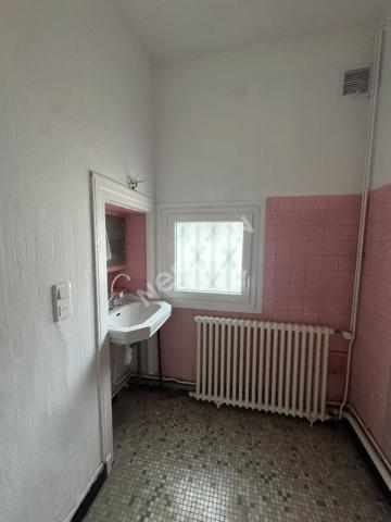 Belle maison idéalement située pour l'exercice d'une profession libérale.