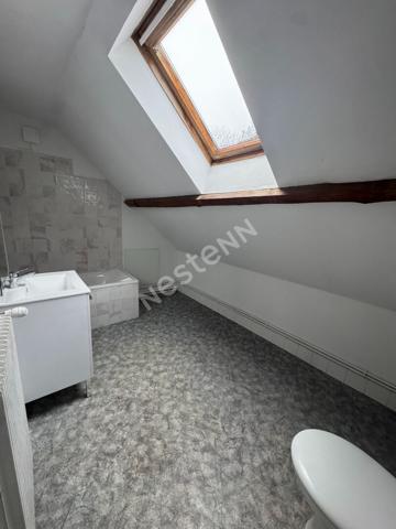 Belle maison idéalement située pour l'exercice d'une profession libérale.