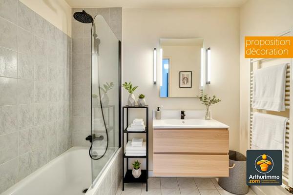 Vente                                                      Appartement
                        
                     3 pièces                      75 m2                     à Vourles