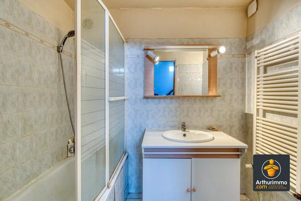 Vente                                                      Appartement
                        
                     3 pièces                      75 m2                     à Vourles