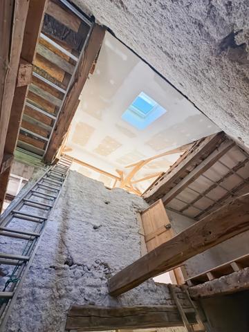 MAISON A RENOVER D'UN POTENTIEL D'ENVIRON 170 M2, TERRAIN DE 7889 M², GARAGE ET DEPENDANCES