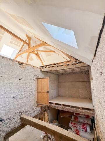 MAISON A RENOVER D'UN POTENTIEL D'ENVIRON 170 M2, TERRAIN DE 7889 M², GARAGE ET DEPENDANCES