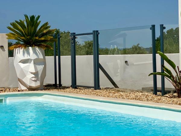 Proche de Nîmes, Maison à vendre 4 pièces de 115 m2, double garage, carport, piscine