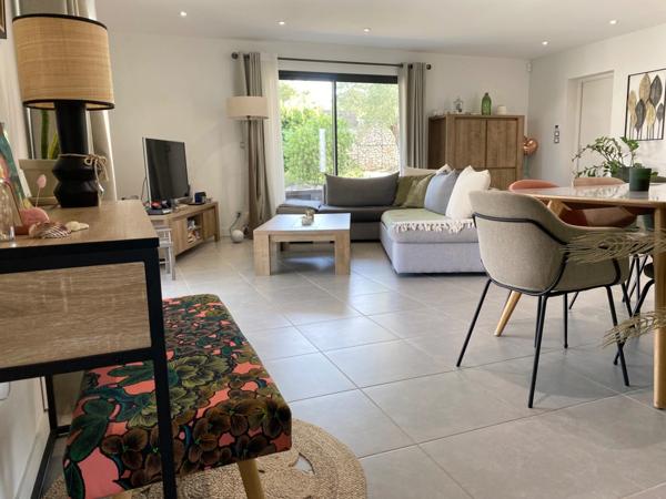 Proche de Nîmes, Maison à vendre 4 pièces de 115 m2, double garage, carport, piscine