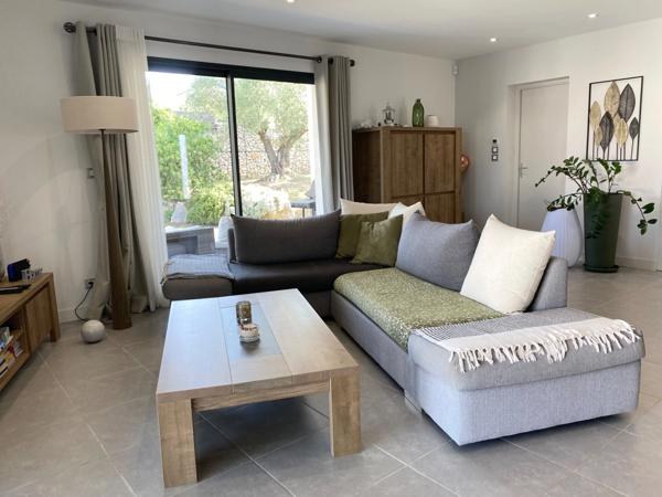 Proche de Nîmes, Maison à vendre 4 pièces de 115 m2, double garage, carport, piscine