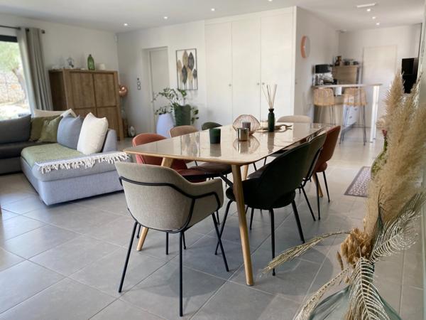 Proche de Nîmes, Maison à vendre 4 pièces de 115 m2, double garage, carport, piscine