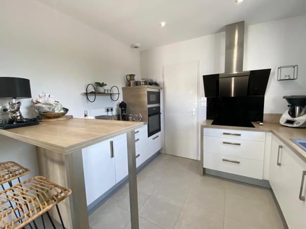 Proche de Nîmes, Maison à vendre 4 pièces de 115 m2, double garage, carport, piscine