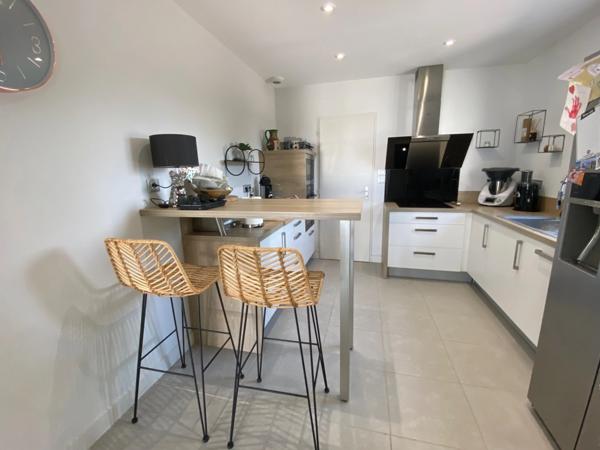 Proche de Nîmes, Maison à vendre 4 pièces de 115 m2, double garage, carport, piscine