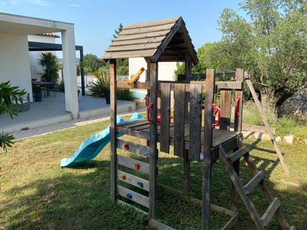 Proche de Nîmes, Maison à vendre 4 pièces de 115 m2, double garage, carport, piscine