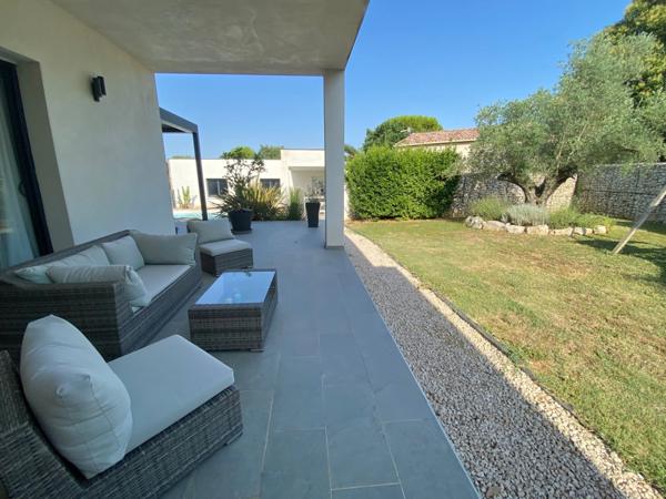 Proche de Nîmes, Maison à vendre 4 pièces de 115 m2, double garage, carport, piscine