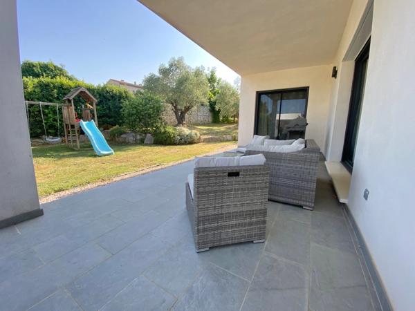 Proche de Nîmes, Maison à vendre 4 pièces de 115 m2, double garage, carport, piscine