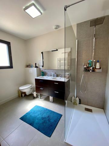 Proche de Nîmes, Maison à vendre 4 pièces de 115 m2, double garage, carport, piscine