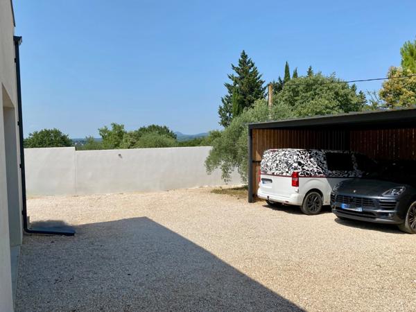 Proche de Nîmes, Maison à vendre 4 pièces de 115 m2, double garage, carport, piscine