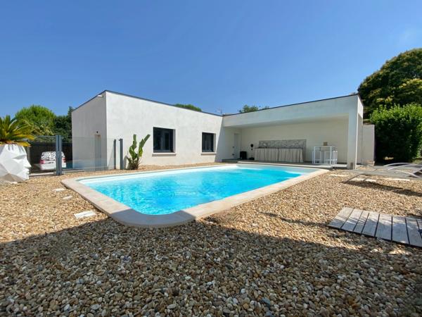 Proche de Nîmes, Maison à vendre 4 pièces de 115 m2, double garage, carport, piscine