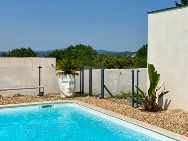 Proche de Nîmes, Maison à vendre 4 pièces de 115 m2, double garage, carport, piscine