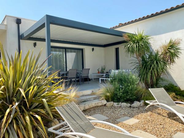 Proche de Nîmes, Maison à vendre 4 pièces de 115 m2, double garage, carport, piscine