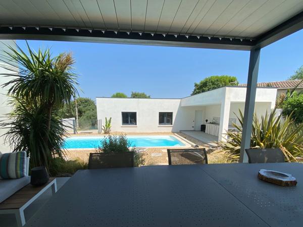 Proche de Nîmes, Maison à vendre 4 pièces de 115 m2, double garage, carport, piscine