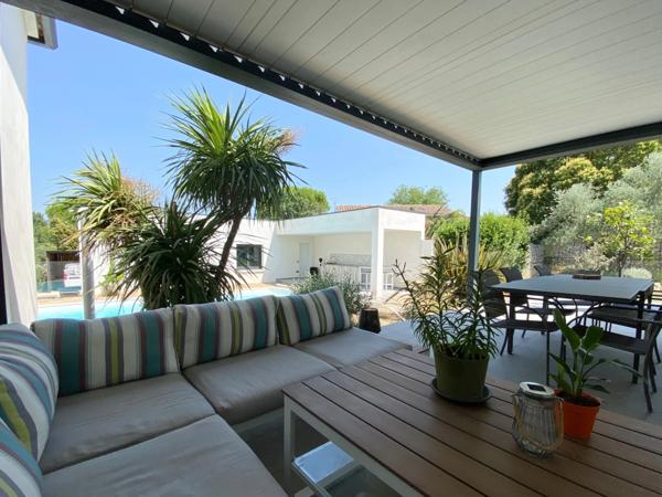 Proche de Nîmes, Maison à vendre 4 pièces de 115 m2, double garage, carport, piscine
