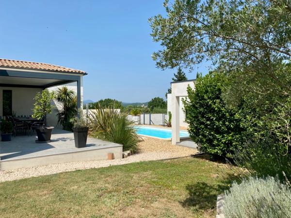 Proche de Nîmes, Maison à vendre 4 pièces de 115 m2, double garage, carport, piscine