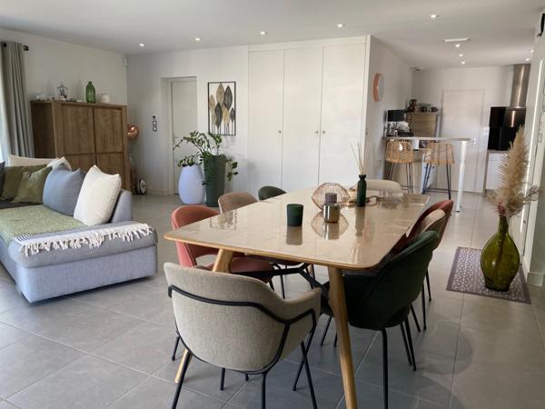 Proche de Nîmes, Maison à vendre 4 pièces de 115 m2, double garage, carport, piscine