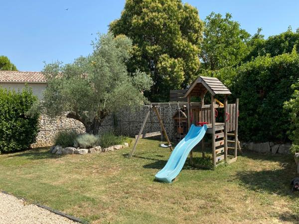 Proche de Nîmes, Maison à vendre 4 pièces de 115 m2, double garage, carport, piscine