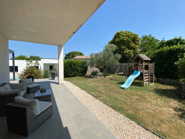 Proche de Nîmes, Maison à vendre 4 pièces de 115 m2, double garage, carport, piscine