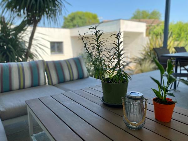 Proche de Nîmes, Maison à vendre 4 pièces de 115 m2, double garage, carport, piscine