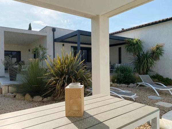 Proche de Nîmes, Maison à vendre 4 pièces de 115 m2, double garage, carport, piscine