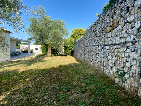 Proche de Nîmes, Maison à vendre 4 pièces de 115 m2, double garage, carport, piscine
