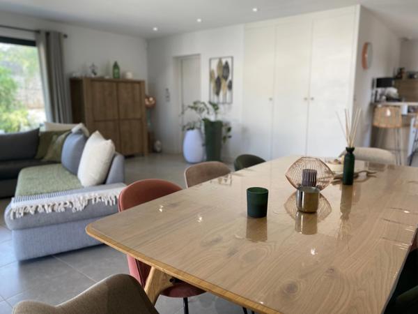 Proche de Nîmes, Maison à vendre 4 pièces de 115 m2, double garage, carport, piscine