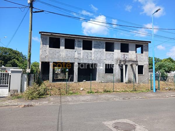 Vente
                Maison198 m² - 4 Pièces -
                    PORT LOUIS (97117)