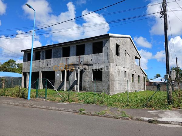 Vente
                Maison198 m² - 4 Pièces -
                    PORT LOUIS (97117)