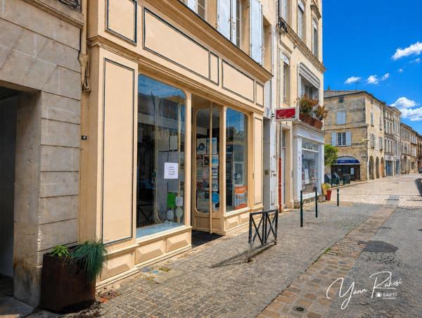 LOCAL COMMERCIAL, PLEIN CENTRE-VILLE AVEC CAVE.