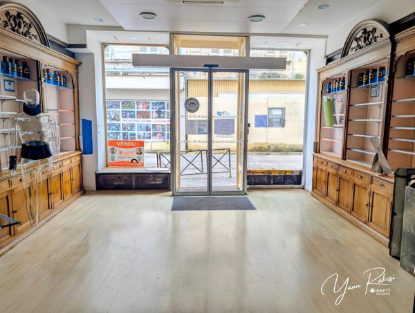 LOCAL COMMERCIAL, PLEIN CENTRE-VILLE AVEC CAVE.