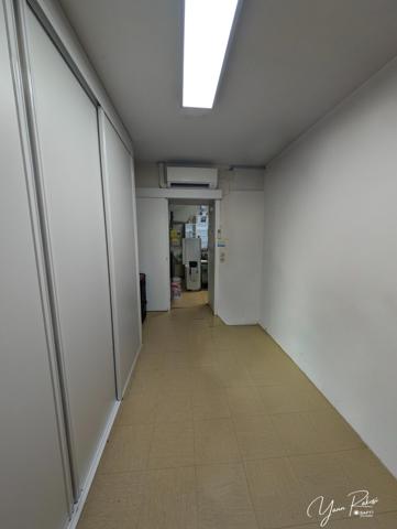 LOCAL COMMERCIAL, PLEIN CENTRE-VILLE AVEC CAVE.