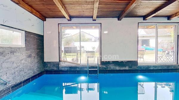 CHENNEVIERES SUR MARNE - Maison familiale avec piscine, sous-sol total et nombreuses dépendances – 187m²